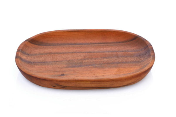 Wooden serving plate with rounded corners